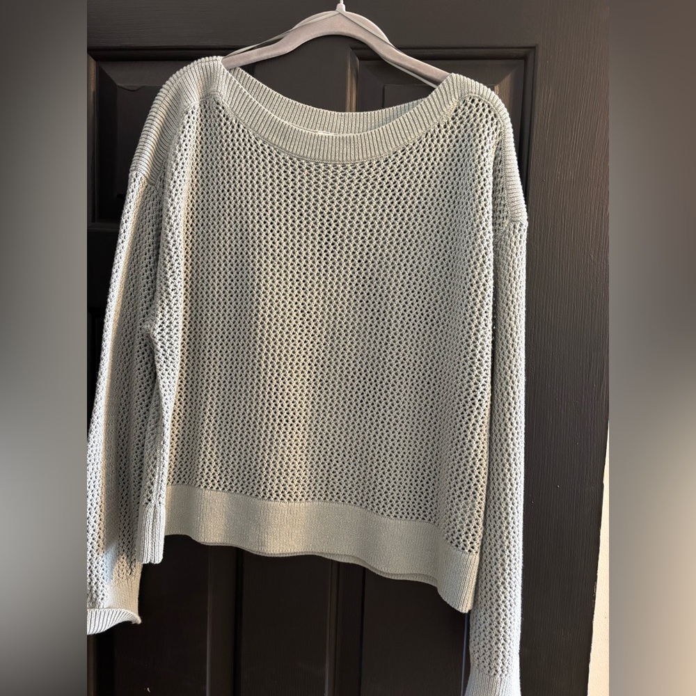 Old Navy Women's Light Gray Crew Neck Sweater